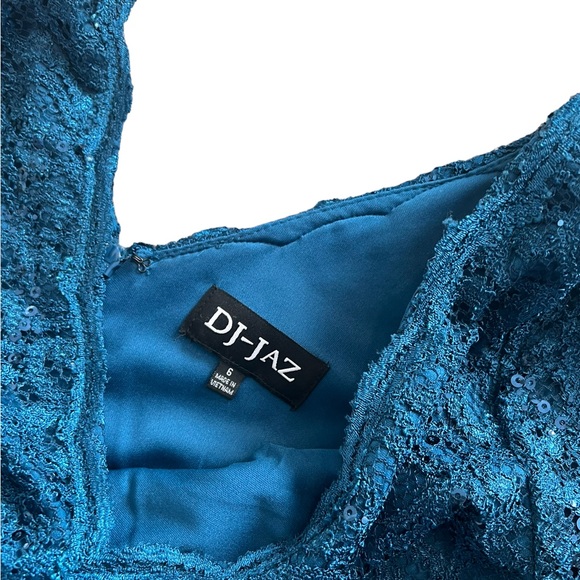 Beautiful Emerald Green Formal Gown With Rhinestone Accent and Lace Top 6 - Picture 5 of 14